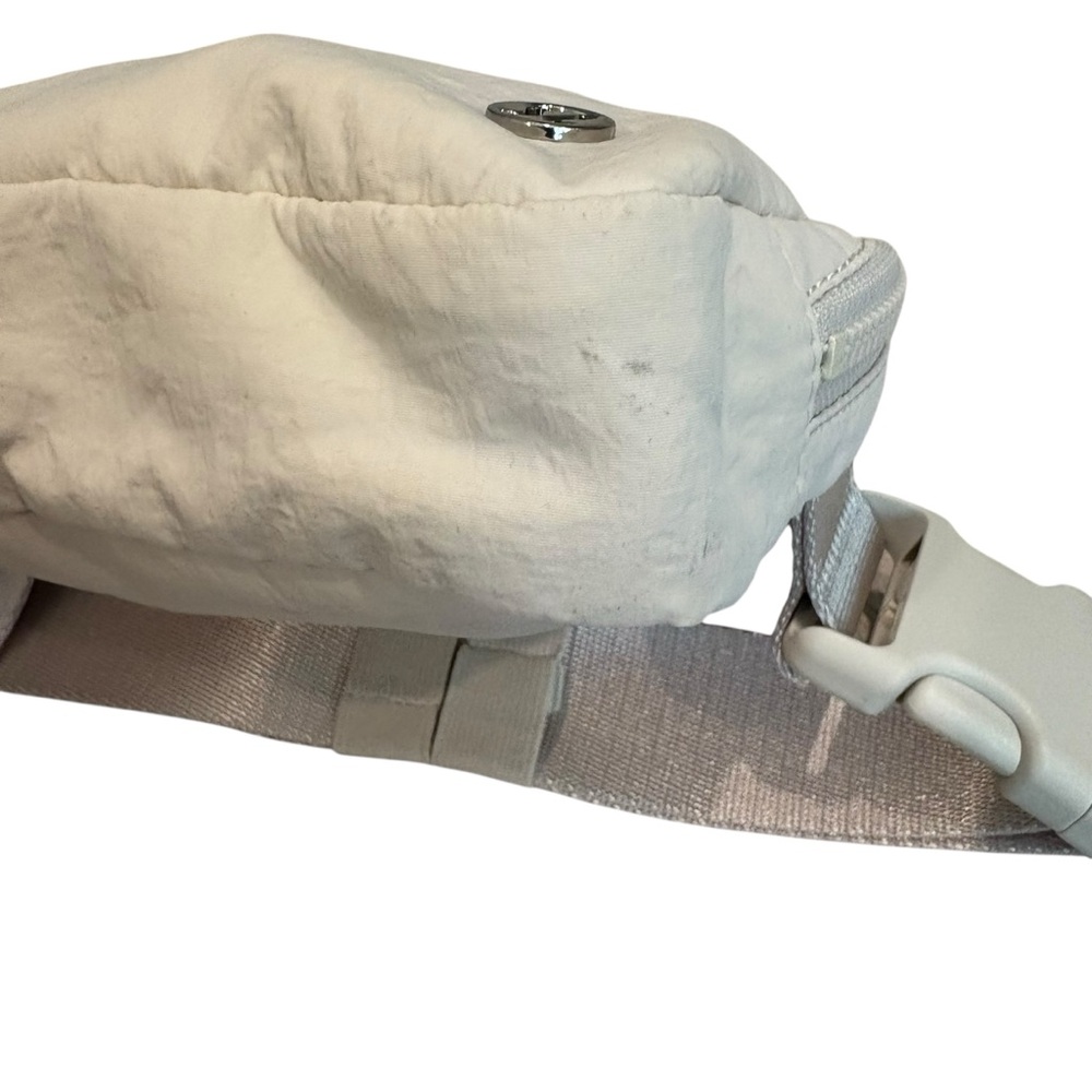 Lululemon White Opal Extended Strap Everywhere Belt Bag - Picture 13 of 14